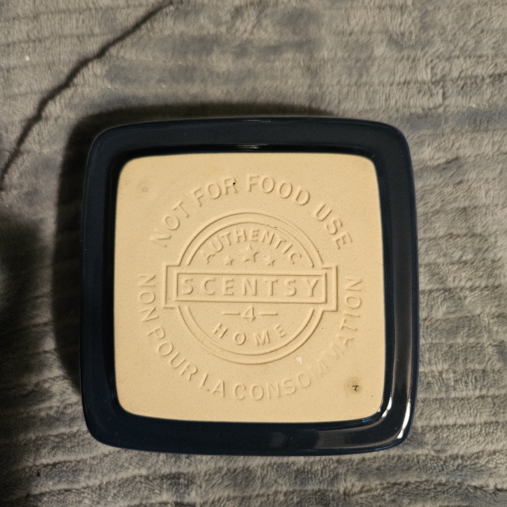 Scentsy Navy Classic Curve Ceramic Warmer - Picture 4 of 5